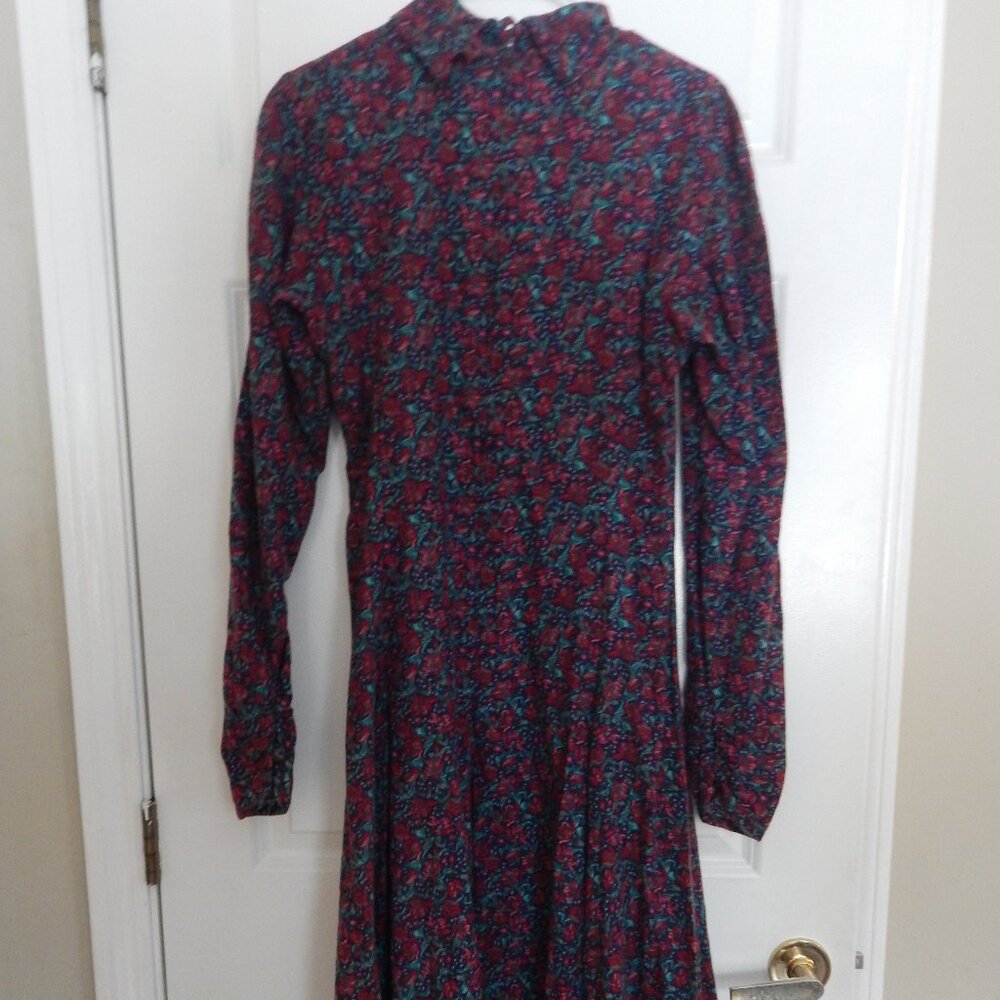 Floral vintage Laura Ashley dress, size medium.